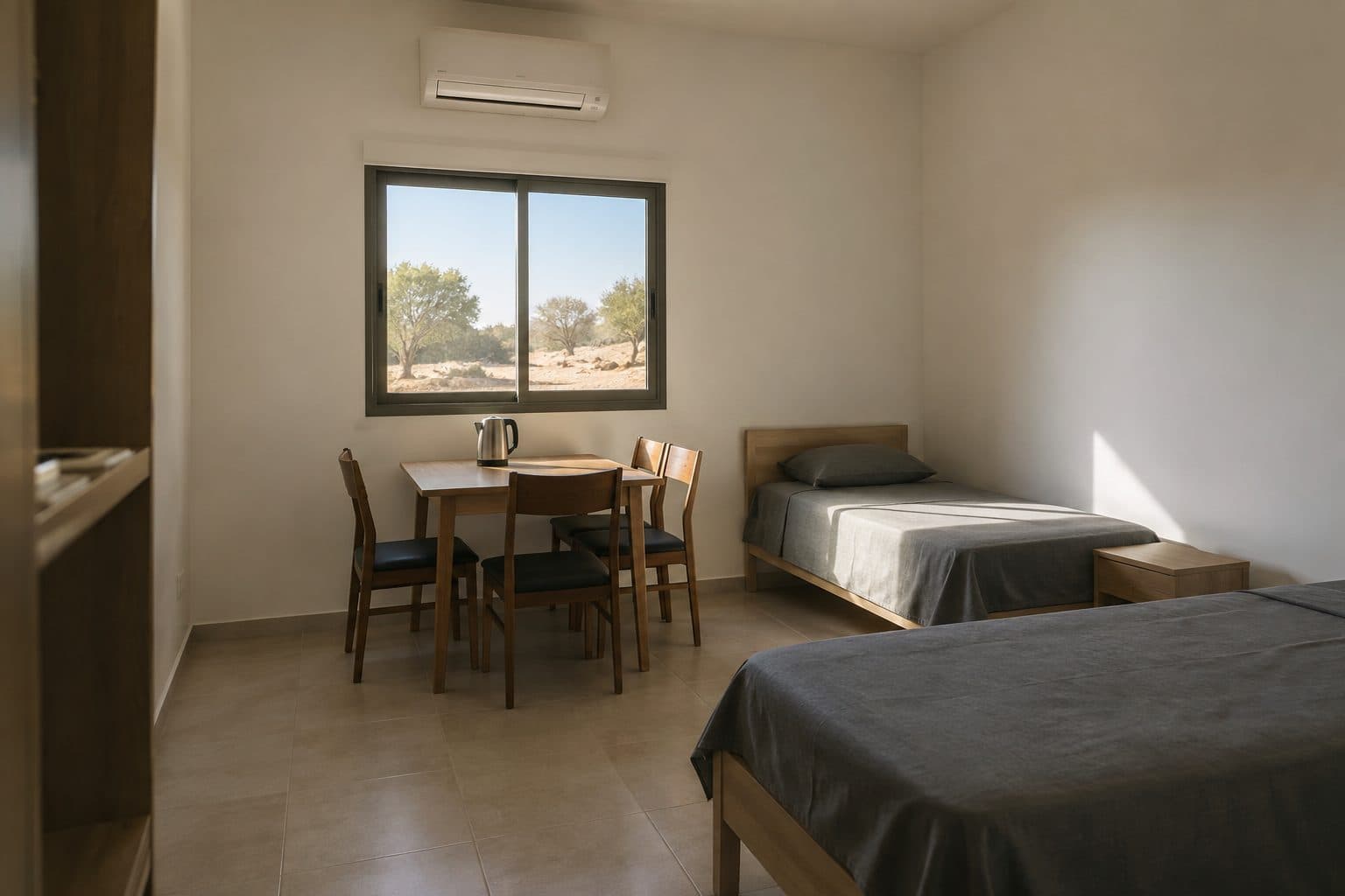 מגורים תקניים בקרבת האתר